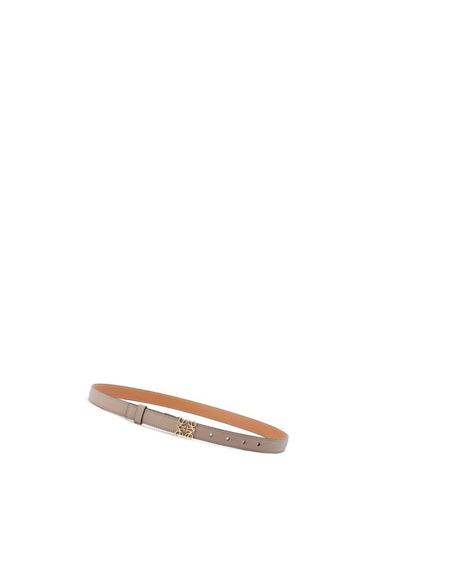 Loewe Anagram belt in pebble grain calfskin Sand / Gold | MZ5036124