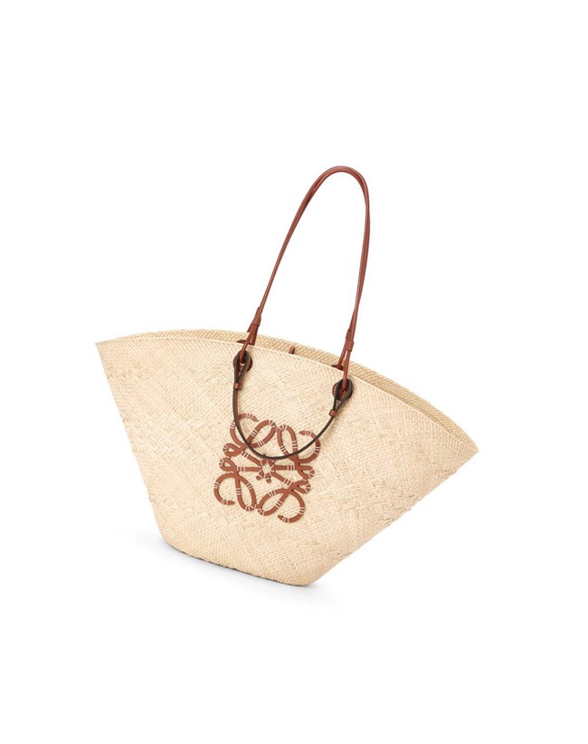 Loewe Large Anagram Basket bag in iraca palm and calfskin Natural / Tan | CT2906753