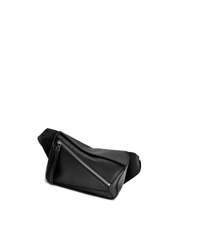 Loewe Small Puzzle Bumbag in classic calfskin Black | VS4751380